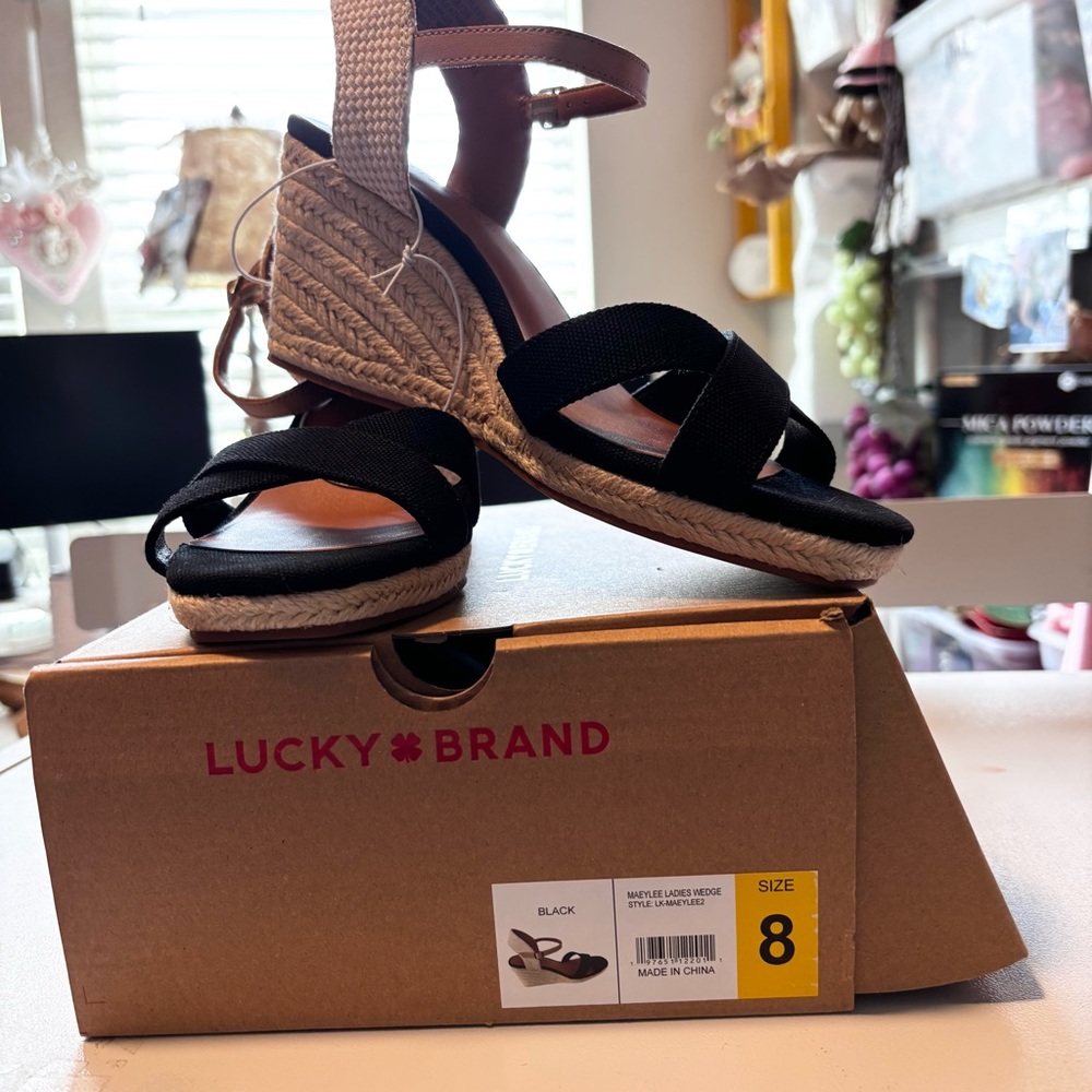 NEW Lucky Brand Maeylee Ladies Wedge in Black Size 8 New In Box - Picture 3 of 10